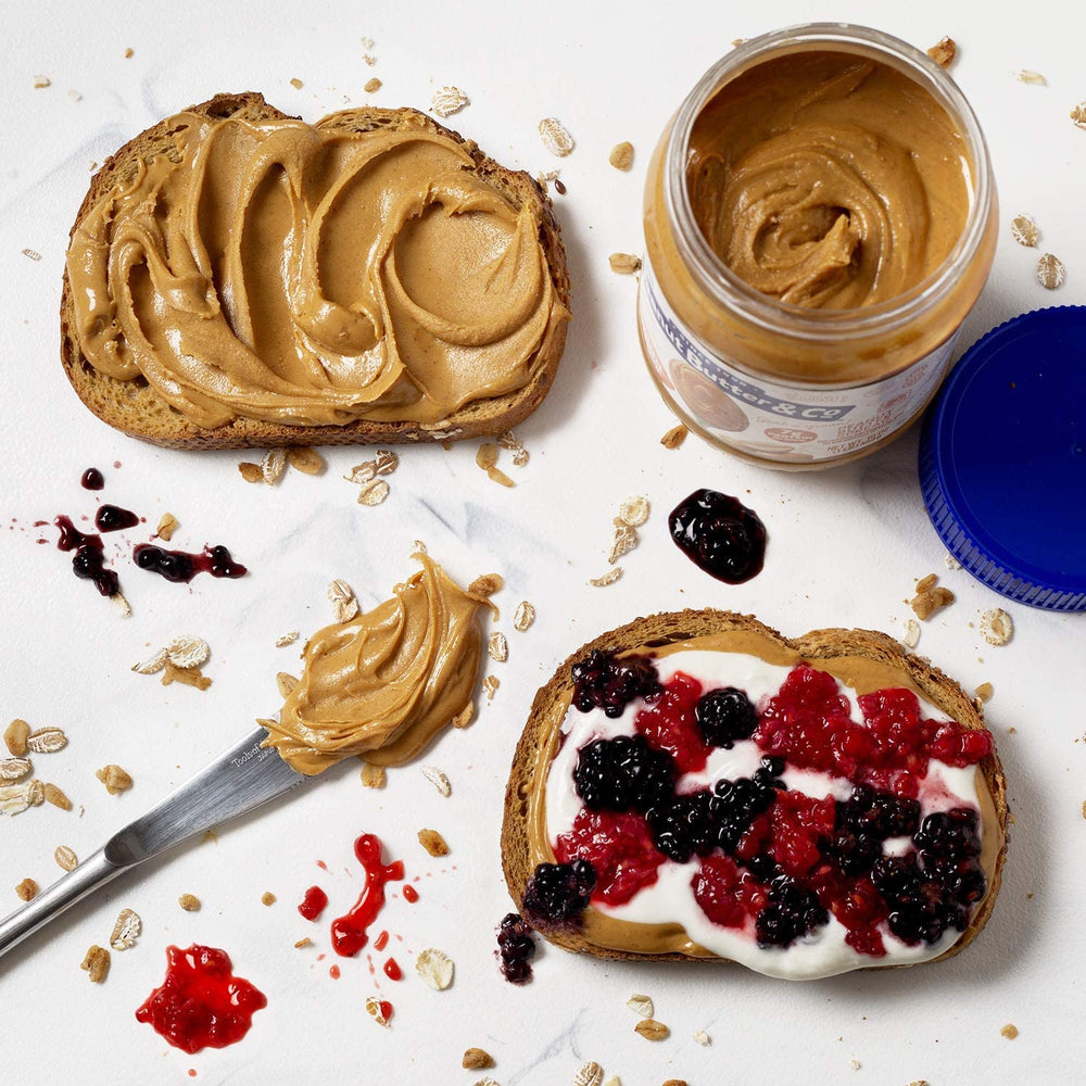 Peanut Butter & Co. escena de desayuno familiar mostrando versatilidad