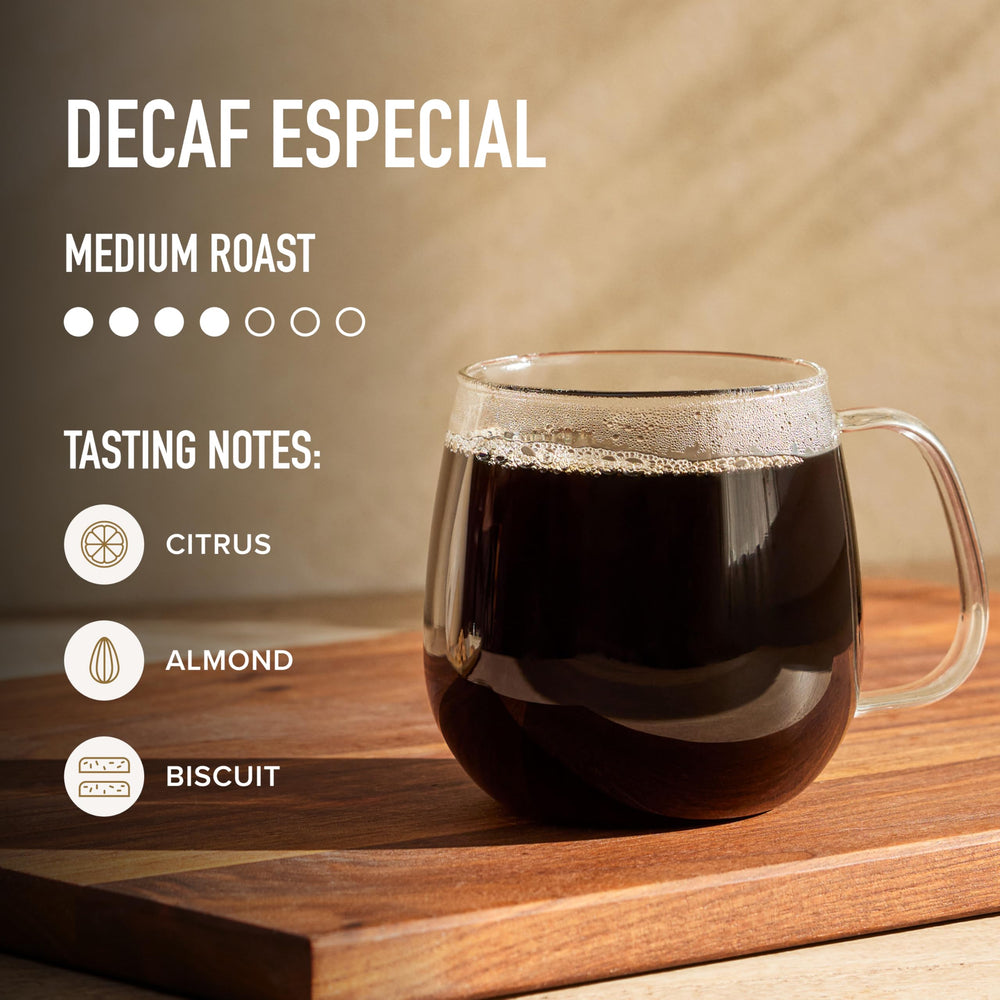 Peet's Coffee taza servida que ilustra color y cuerpo del café descafeinado