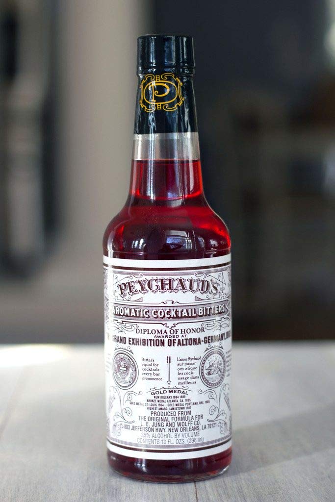 Detalle líquido de Peychaud's que muestra color y textura para realzar sabores