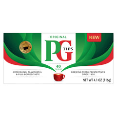 PG Tips hojas de té en mano destacando frescura y origen elevado