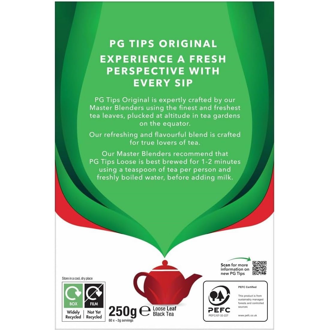 PG Tips té vertiéndose en taza, demostrando rápida disolución y preparación fácil