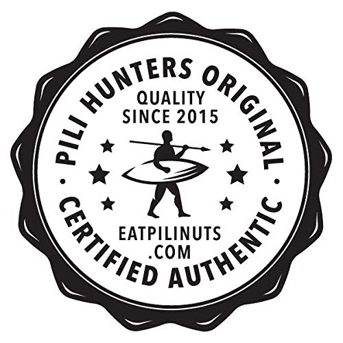 Pili Hunters escena de recolección sostenible que muestra apoyo local