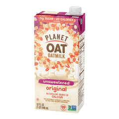 Planet Oat leche de avena vertida en un café latte, añade cremosidad al café