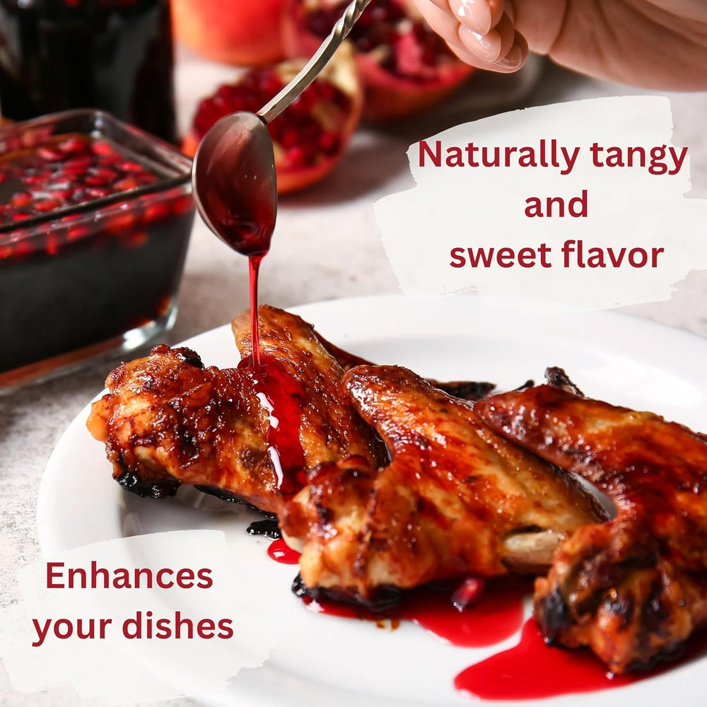 Pomegranaze glaseado sobre carne aportando brillo y sabor agridulce