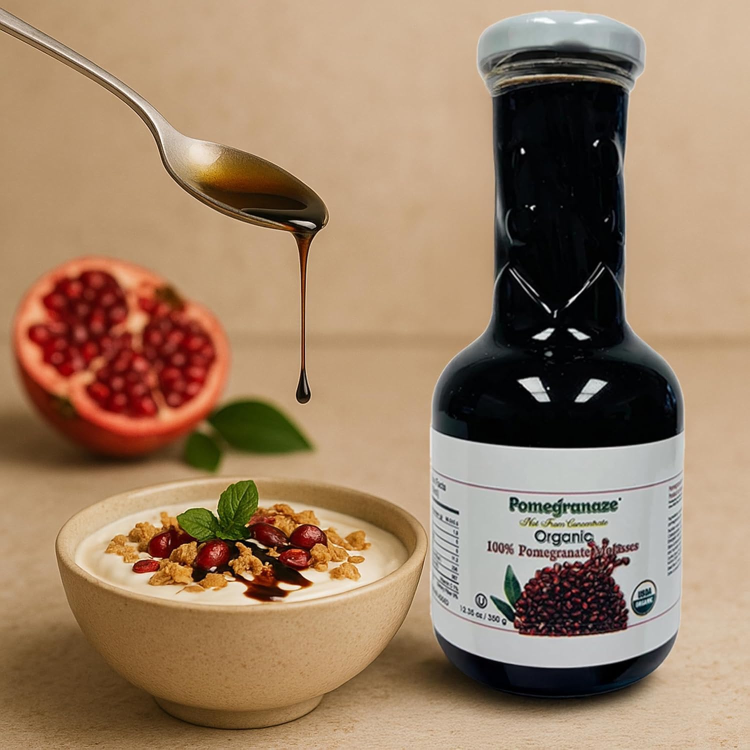 Pomegranaze rociado en postre realzando dulces sin añadir azúcares