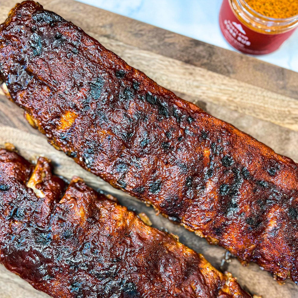 Portland Salt Co frasco en parrilla con platos asados que inspiran comidas