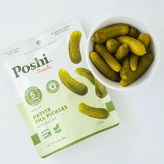 Poshi sobre abierto con pepinillo listo para comer y sin líquido