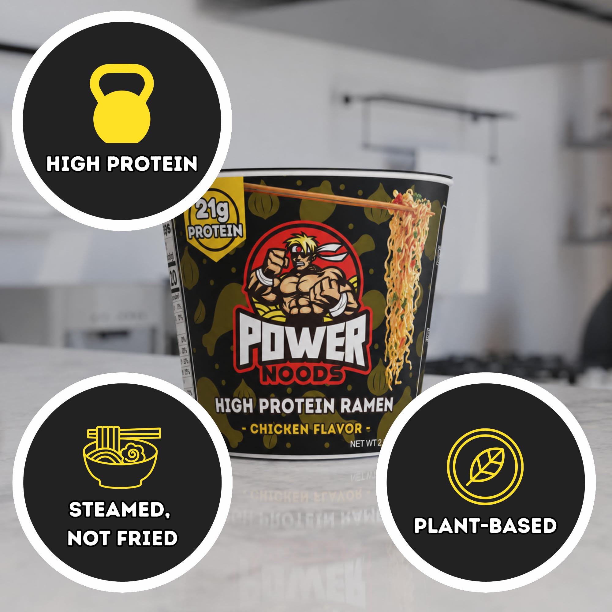Power Noods vista superior del caldo para apreciar color y verduras deshidratadas