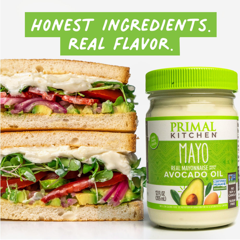 Primal Kitchen frasco 12 oz junto a regla para comparar tamaño