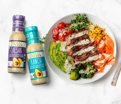 Primal Kitchen textura César cerca, emulsión cremosa ideal para ensaladas