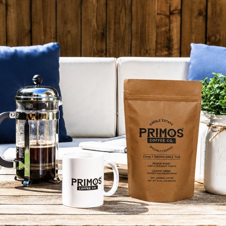 Primos Coffee Co. café en prensa francesa en preparación, ofrece cuerpo y aroma intensos