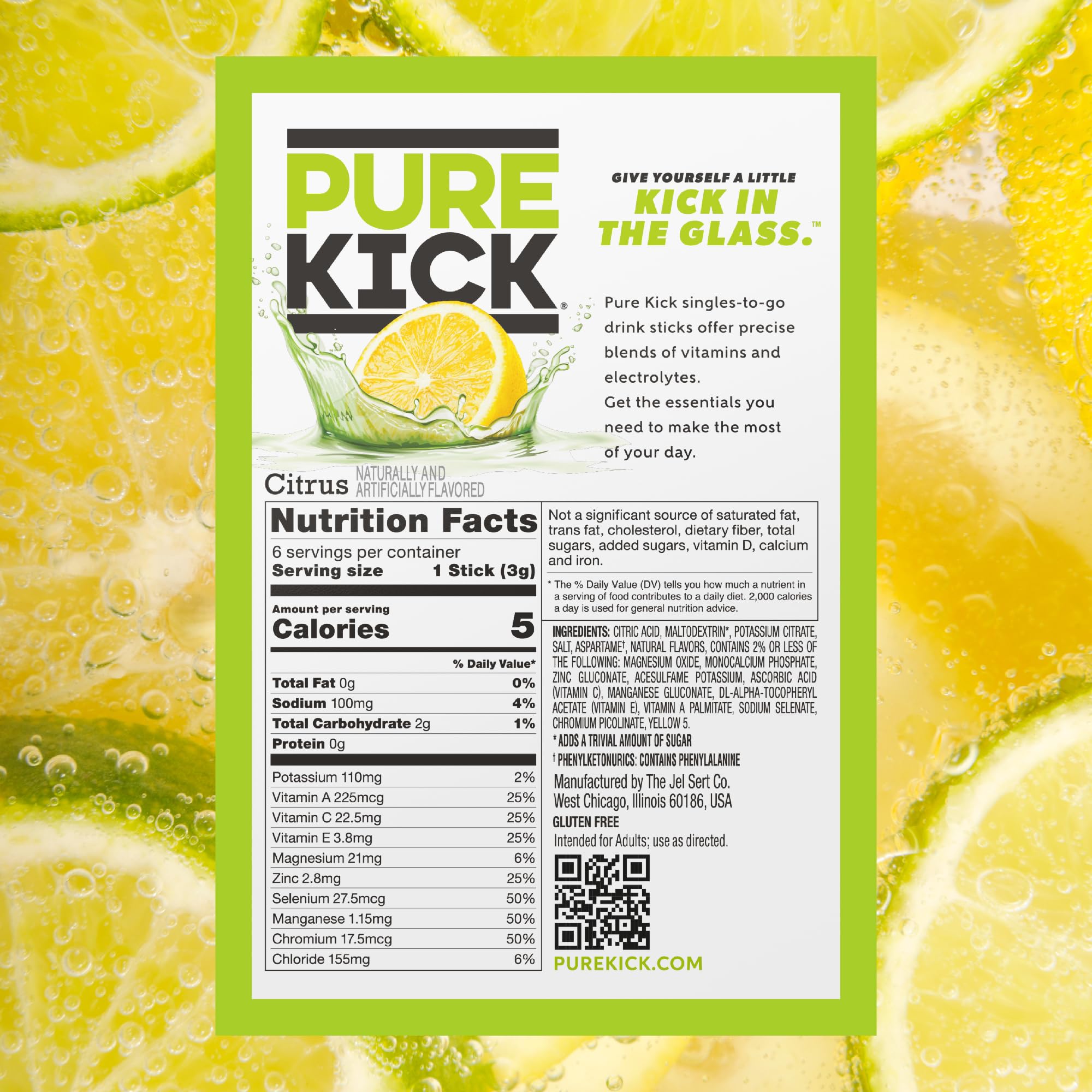 PURE KICK en mochila junto a botella, solución portátil para hidratarte
