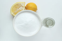 PURE ORIGINAL INGREDIENTS limpiando encimera, sin químicos agresivos