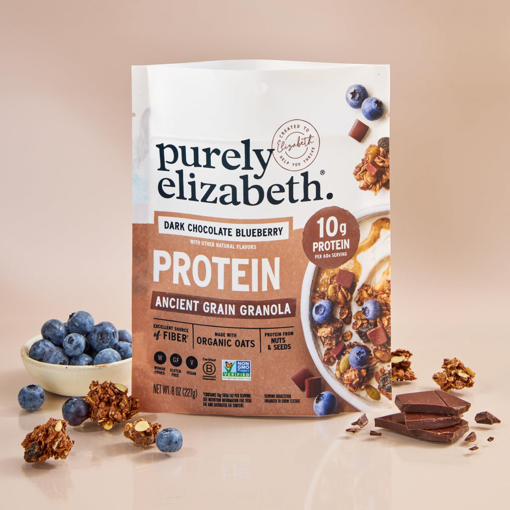 Purely Elizabeth granola en mesa de desayuno inspirando comidas rápidas y nutritivas
