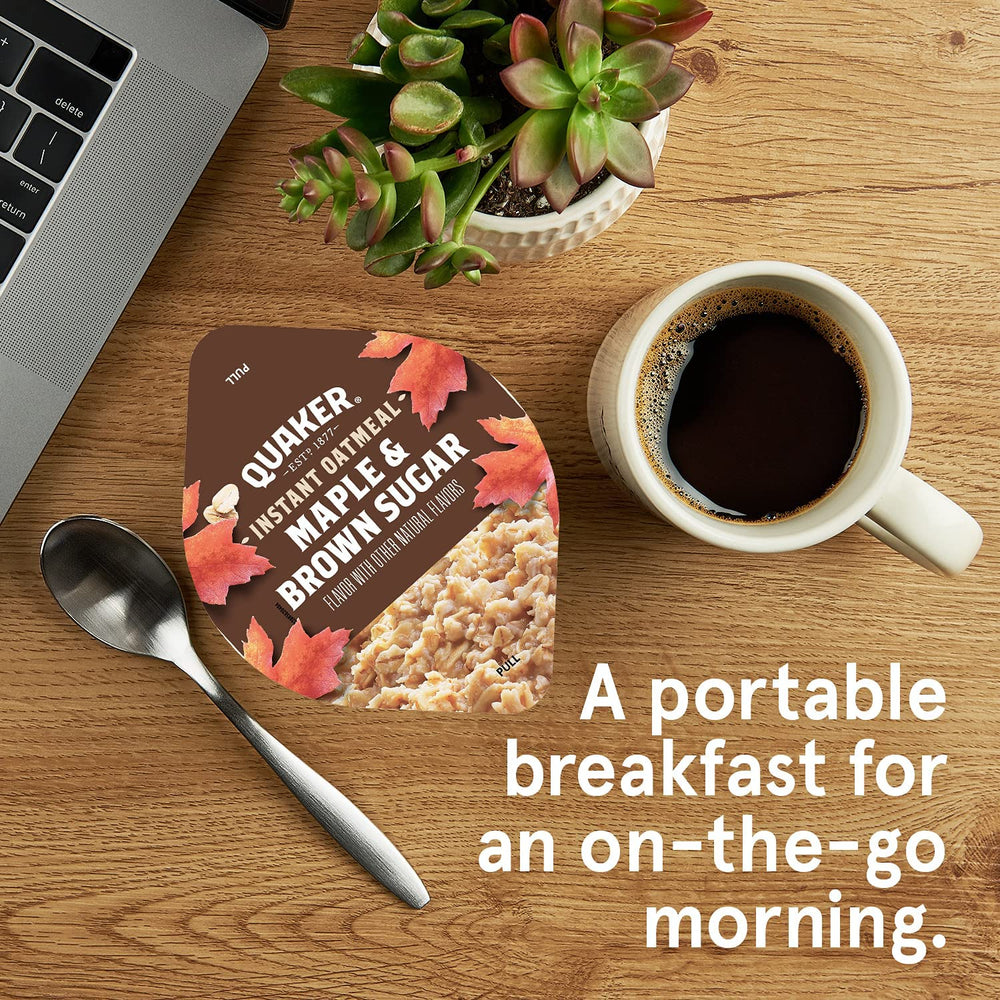 Quaker taza en mano lista para llevar y calentar rápidamente