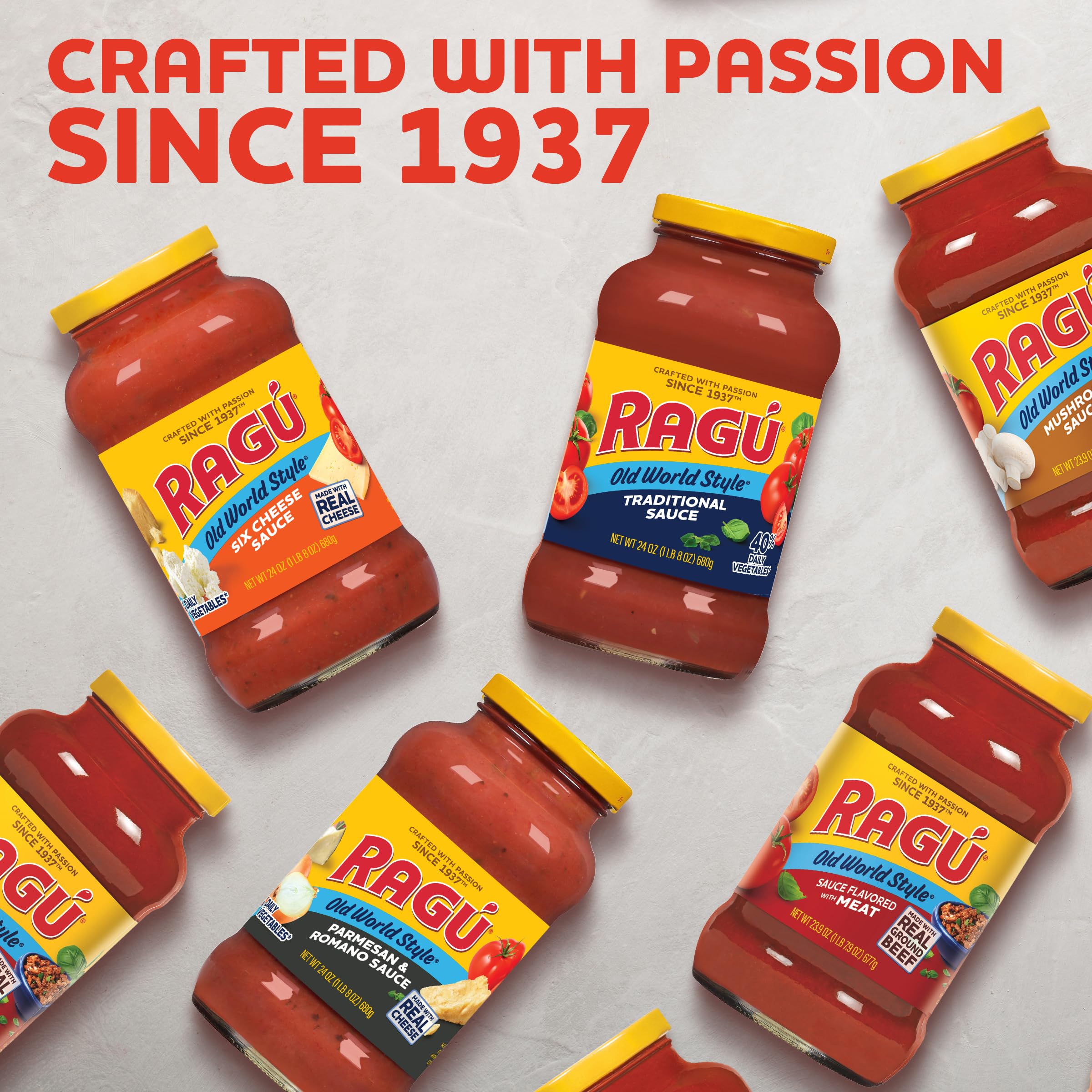RAGÚ cena familiar con plato de pasta y frascos, inspira comidas compartidas