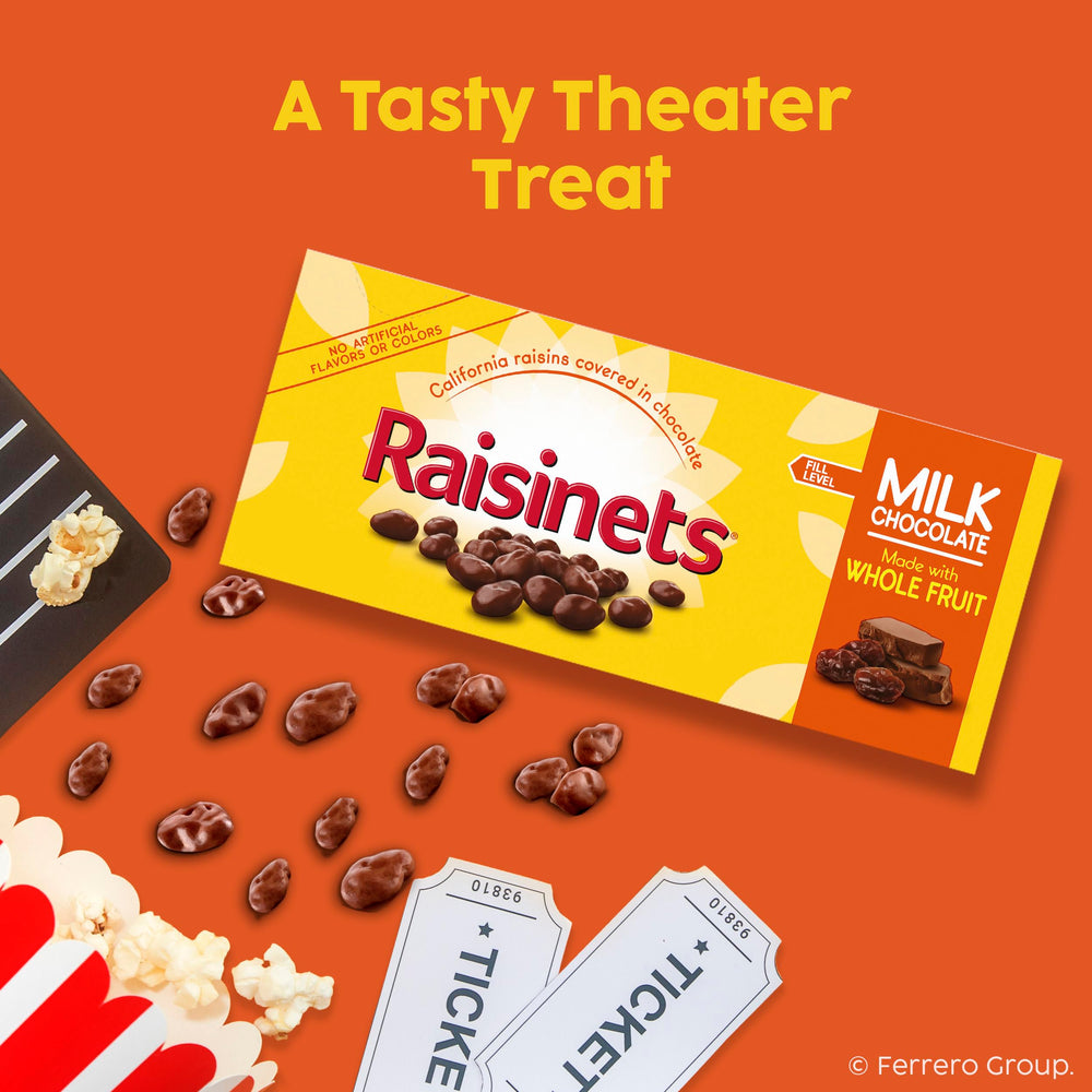 Raisinets comparación en mano para ver tamaño de cada porción