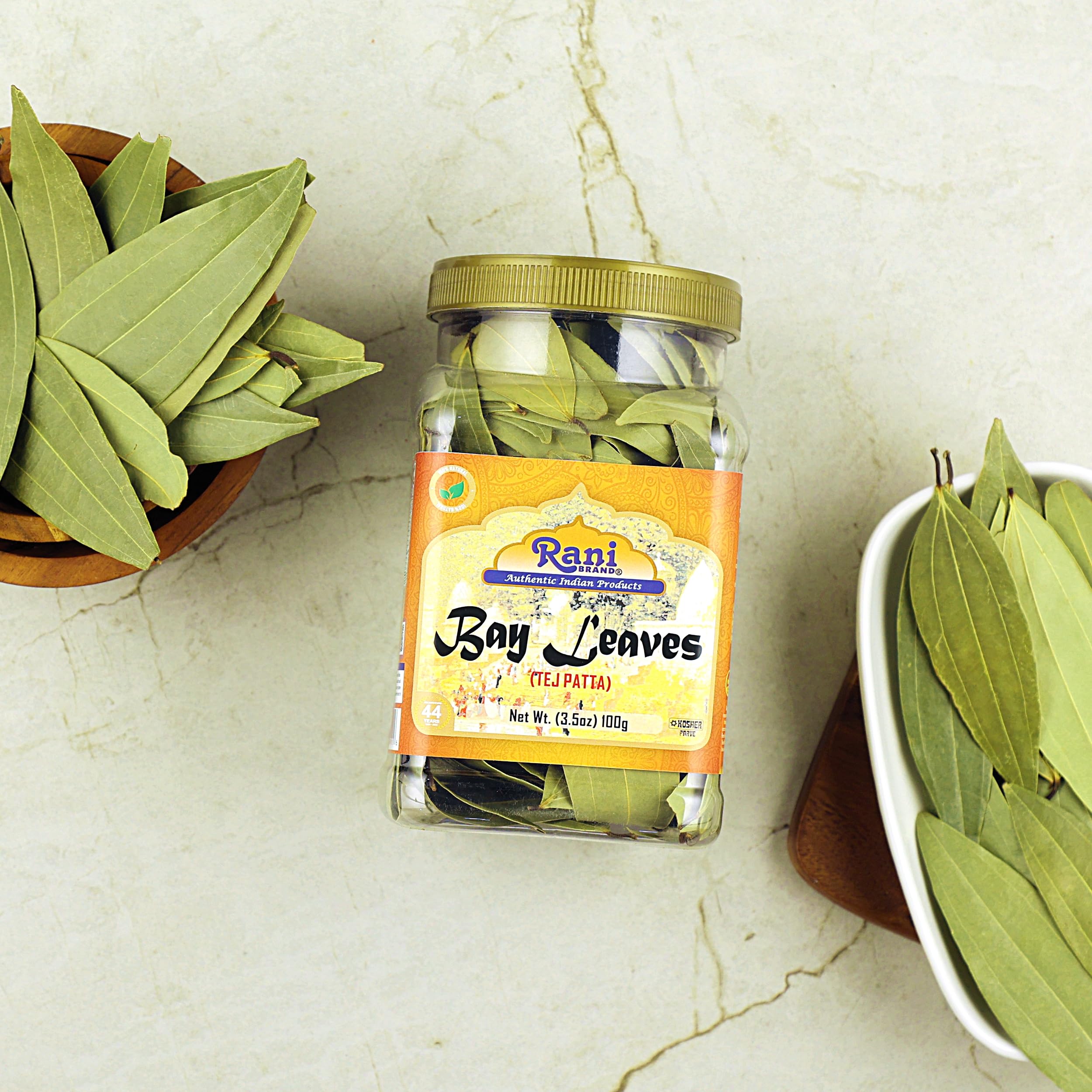 Rani Brand hoja de laurel en arroz cocido aportando aroma tradicional
