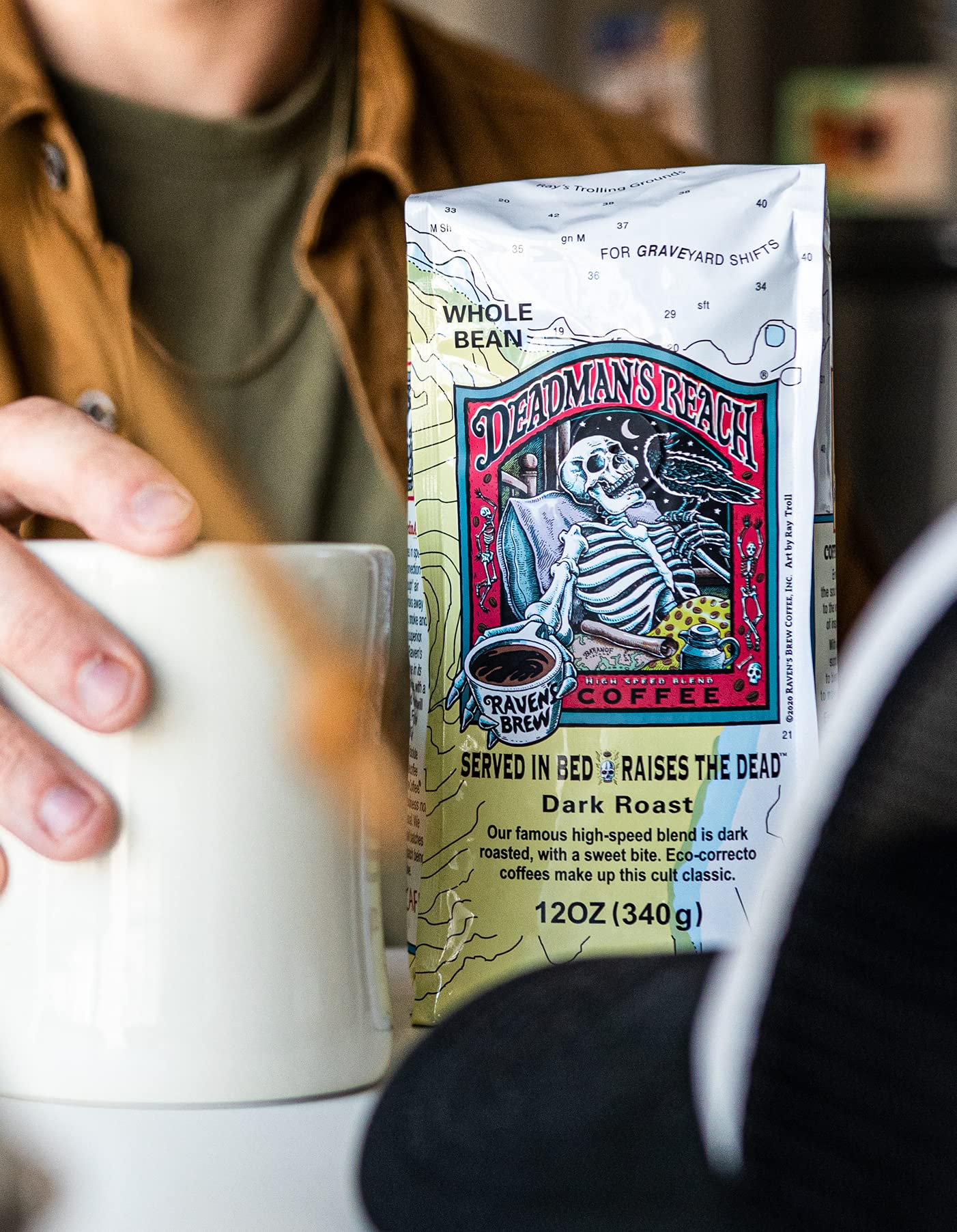 Raven's Brew taza de espresso resaltando cuerpo intenso y crema