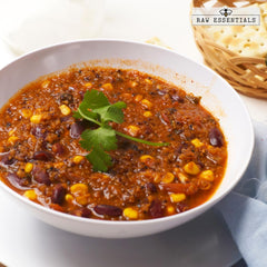 Raw Essentials polvo de chipotle mezclado en salsa casera aportando sabor ahumado