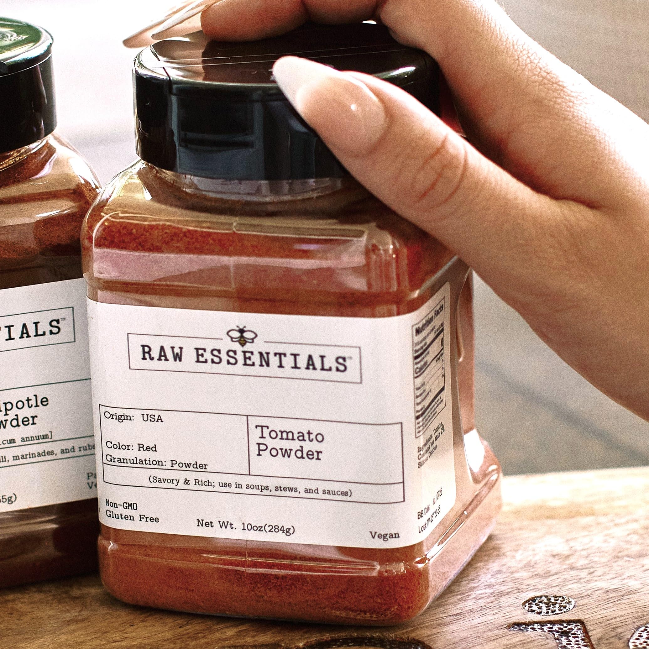 Raw Essentials etiqueta con ingredientes y "less than 2% silicon dioxide"