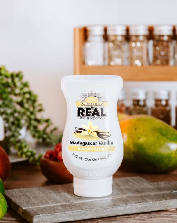 Reàl Infused Exotics jarabe añadido a un latte mostrando mejora aromática