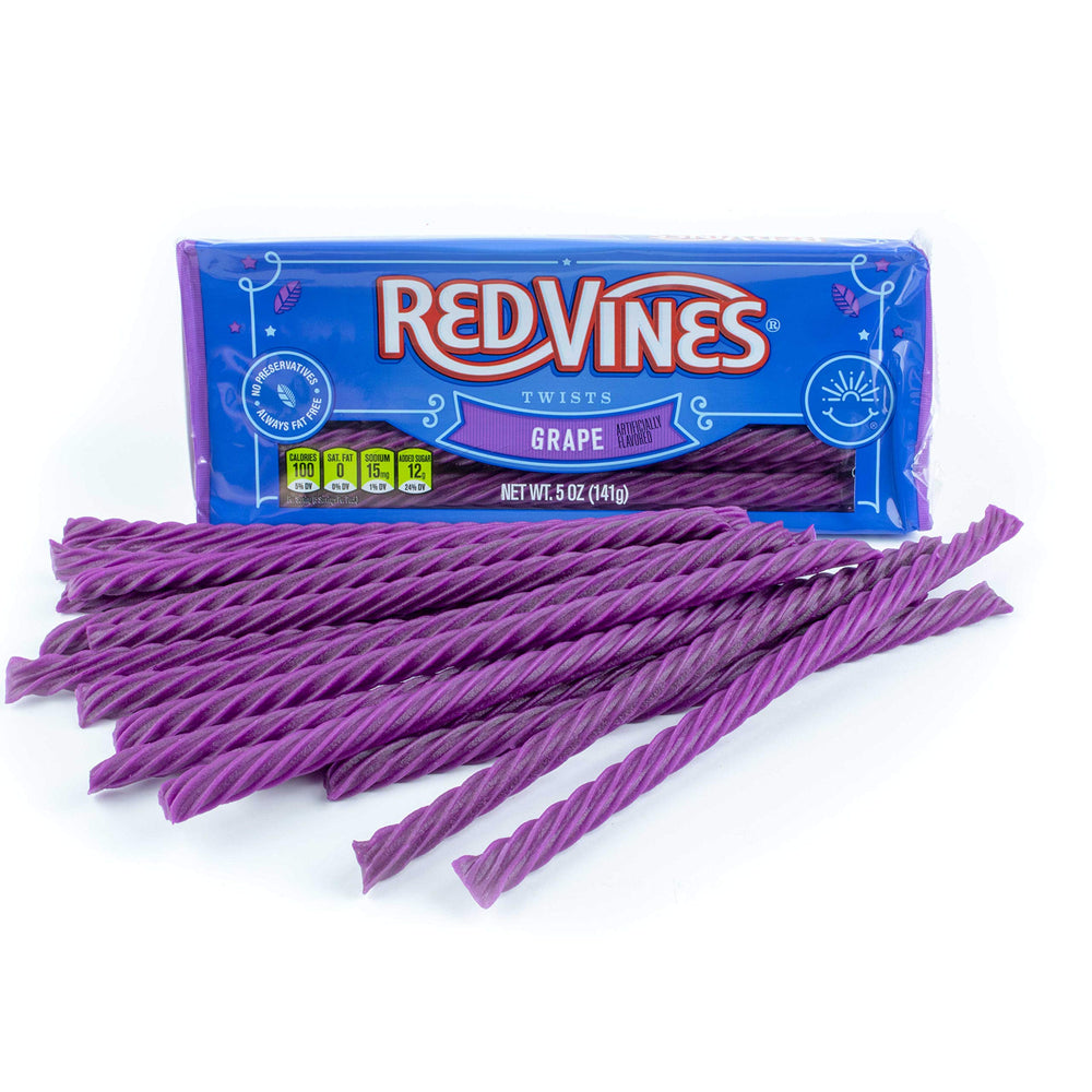 Mano sosteniendo bandeja Red Vines para visualizar tamaño y porciones