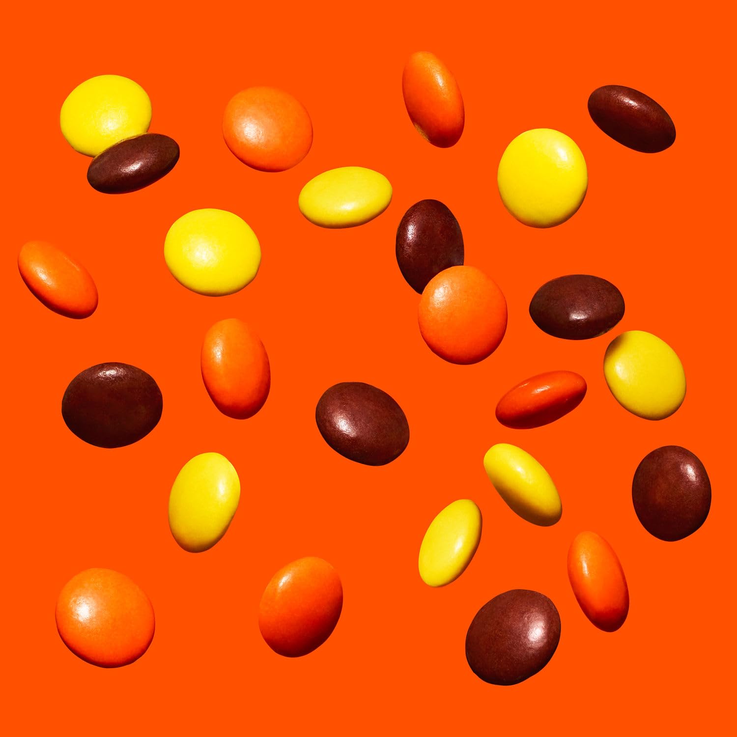 Reese's Pieces presentación en mesa de fiesta listo para servir y compartir