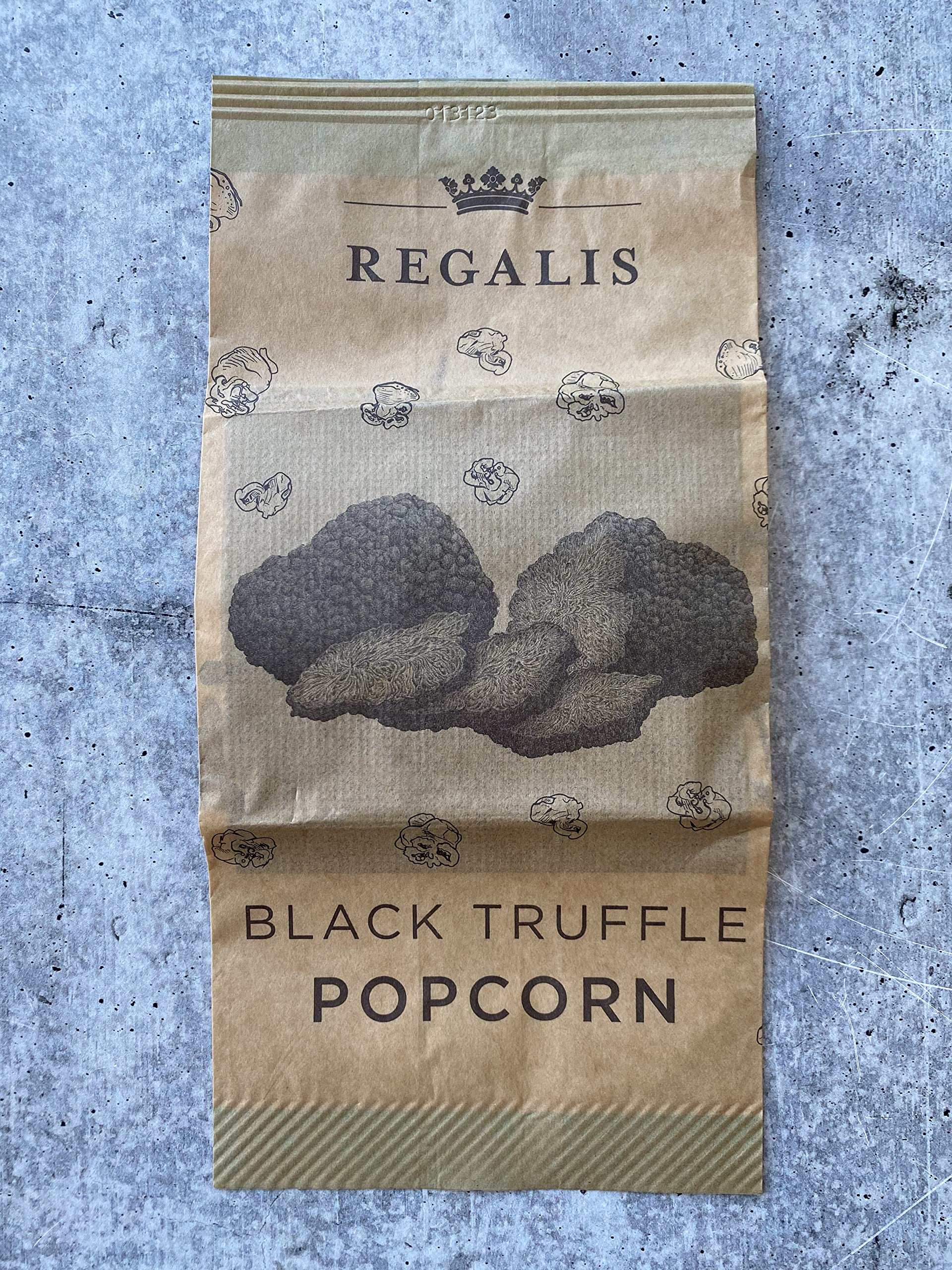 Regalis caja envuelta como regalo gourmet lista para entregar