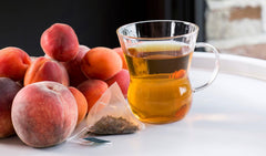 Revolution Tea detalle de la bolsita biodegradable y su textura, evidenciando facilidad de uso
