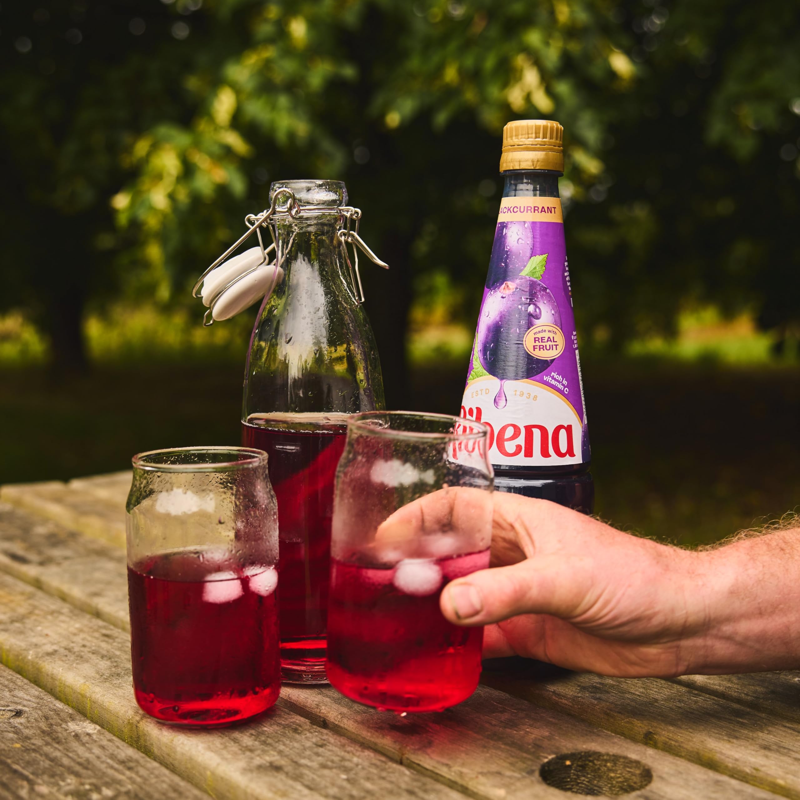 Ribena en jarra para fiesta facilitando servir a invitados