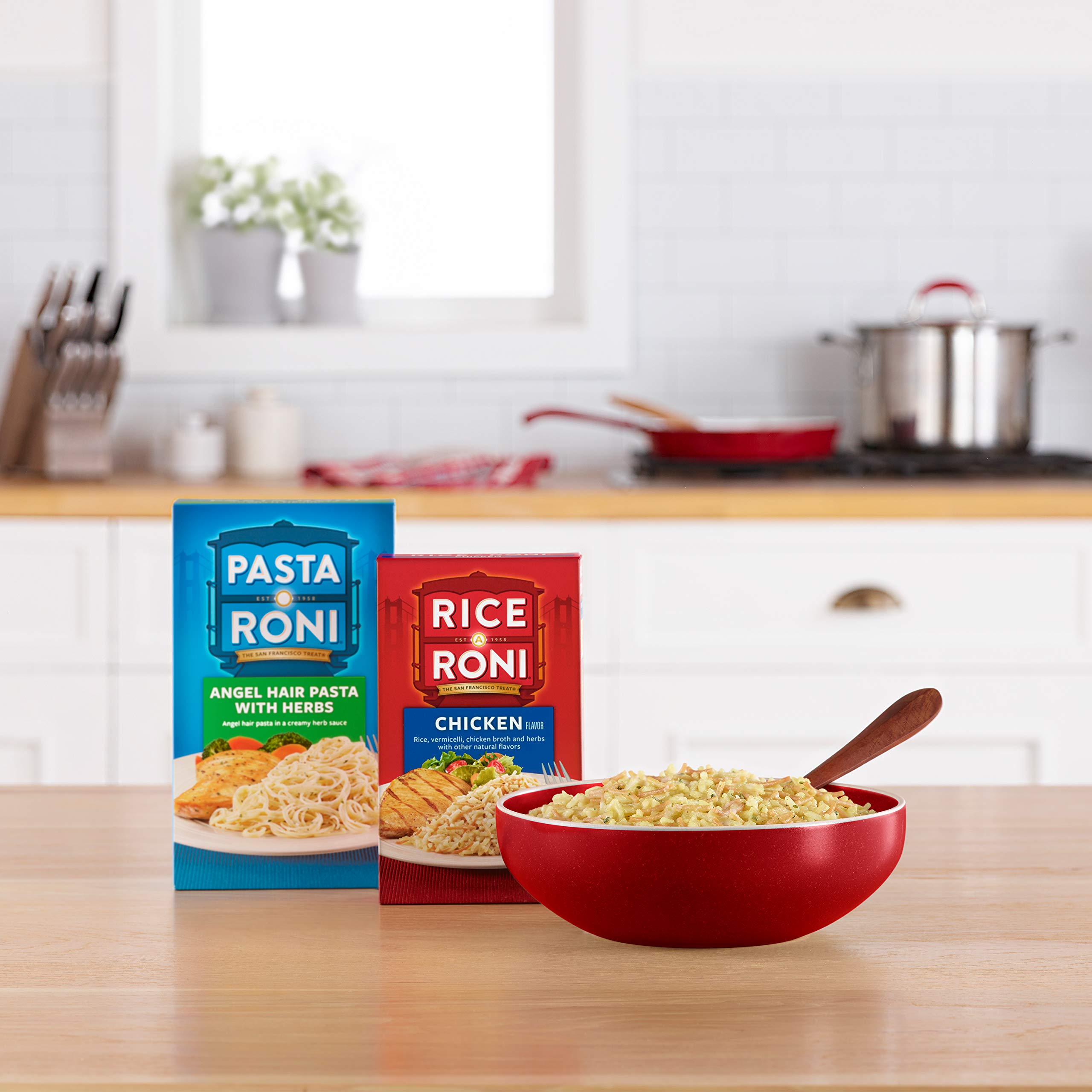 Rice-A-Roni caja junto a regla para comparar tamaño y porción