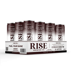 RISE Brewing Co. persona sosteniendo lata mocha lista para beber on-the-go