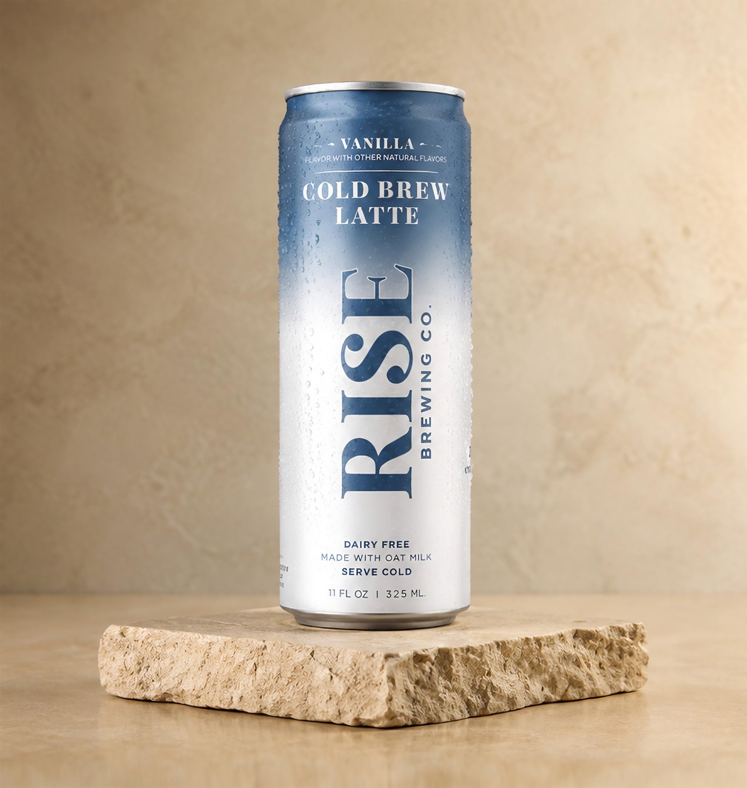 RISE Brewing Co. detalle de textura cremosa de leche de avena que realza sabor