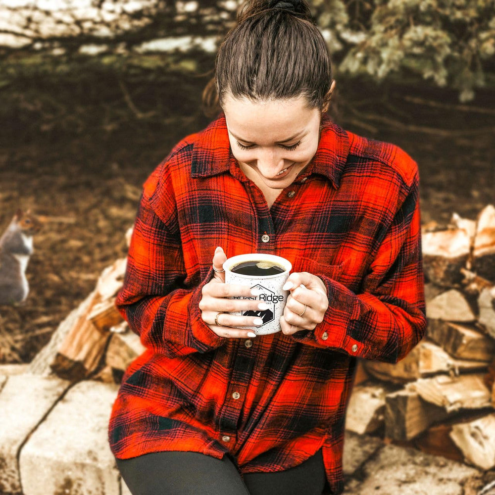 Roast Ridge estilo de vida: taza servida en cocina, momento disfrutable