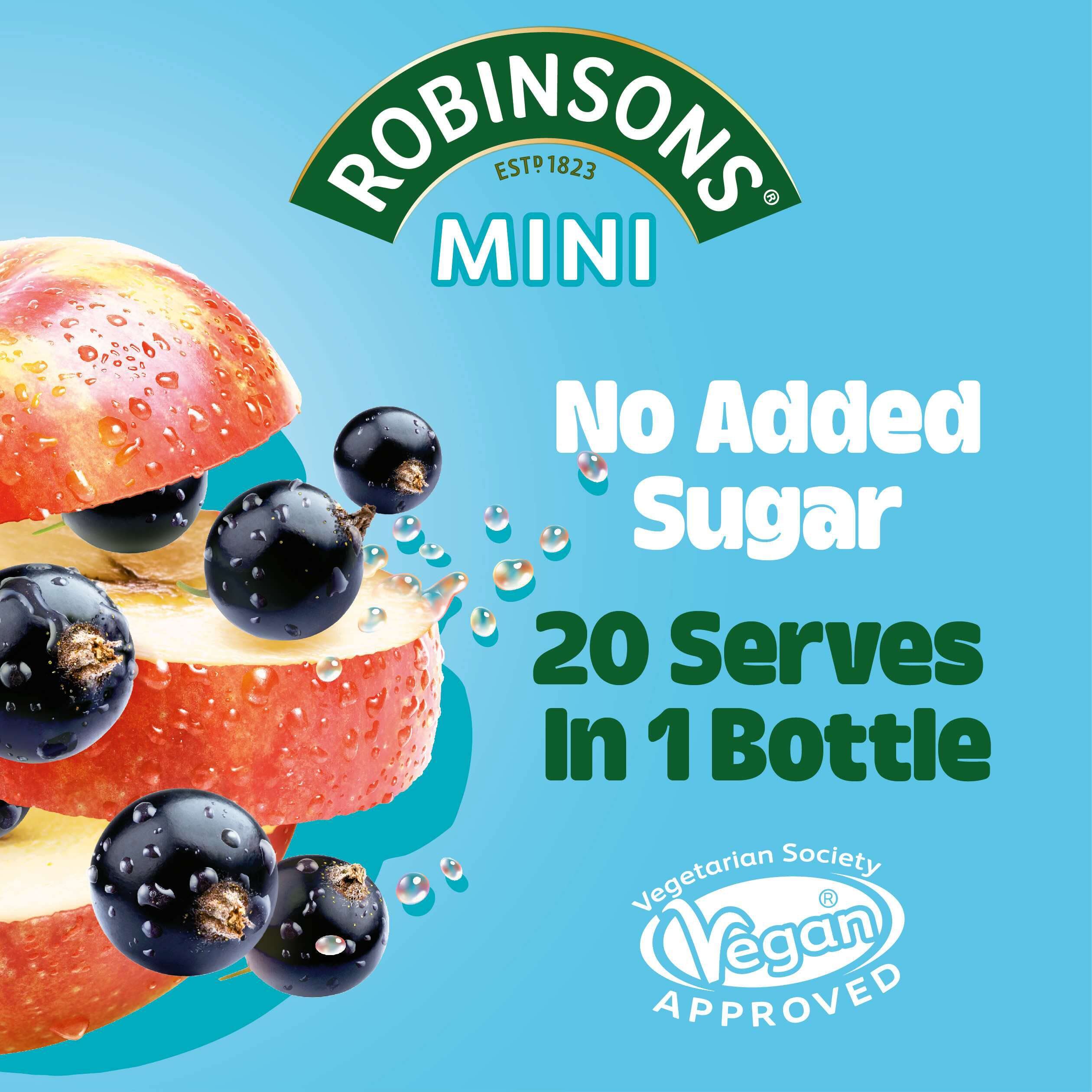 Robinsons persona mezclando squash en botella para llevar