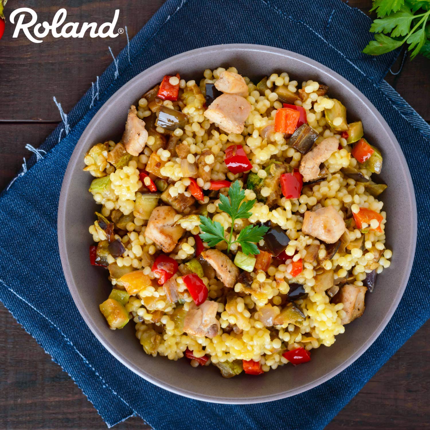 Roland Foods couscous en pimiento relleno horneado que realza presentación