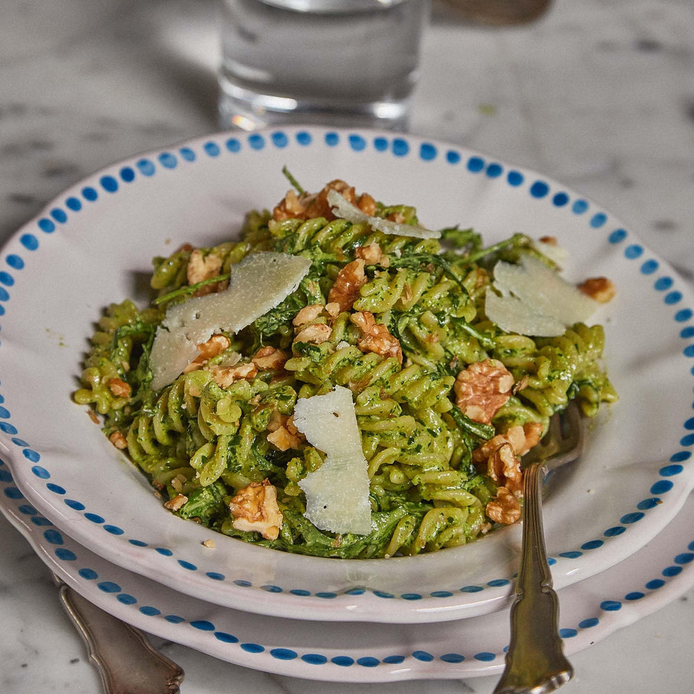 Rummo fusilli en mesa estilo de vida ideal para comidas rápidas