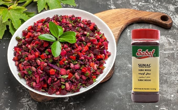 Sadaf sumac espolvoreado sobre carne mostrando realce de sabor