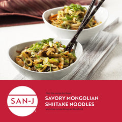 Primer plano de textura glaseada de San-J Mongolian Sauce sobre carne, realza brillo y sabor umami