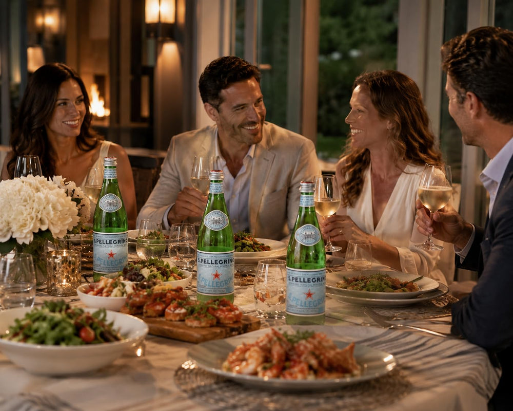 San Pellegrino botella sobre mesa elegante ideal para cenas