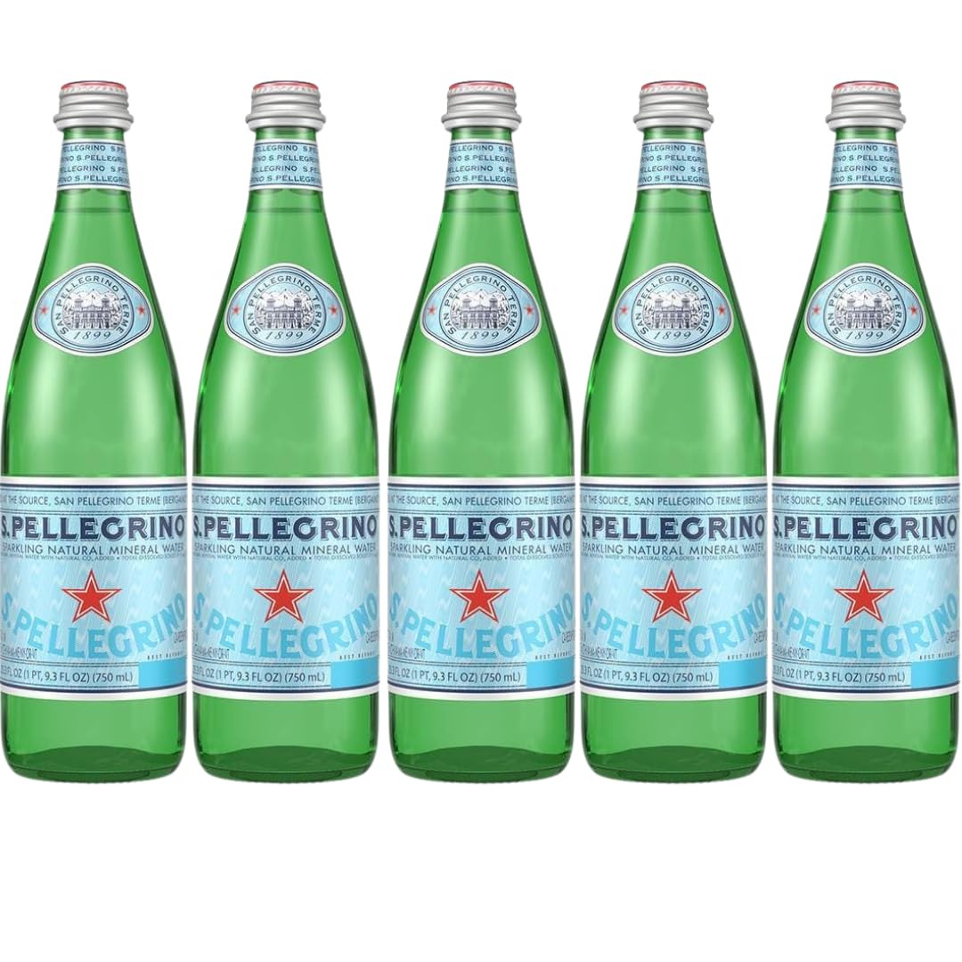 San Pellegrino botella frontal mostrando elegancia y frescura