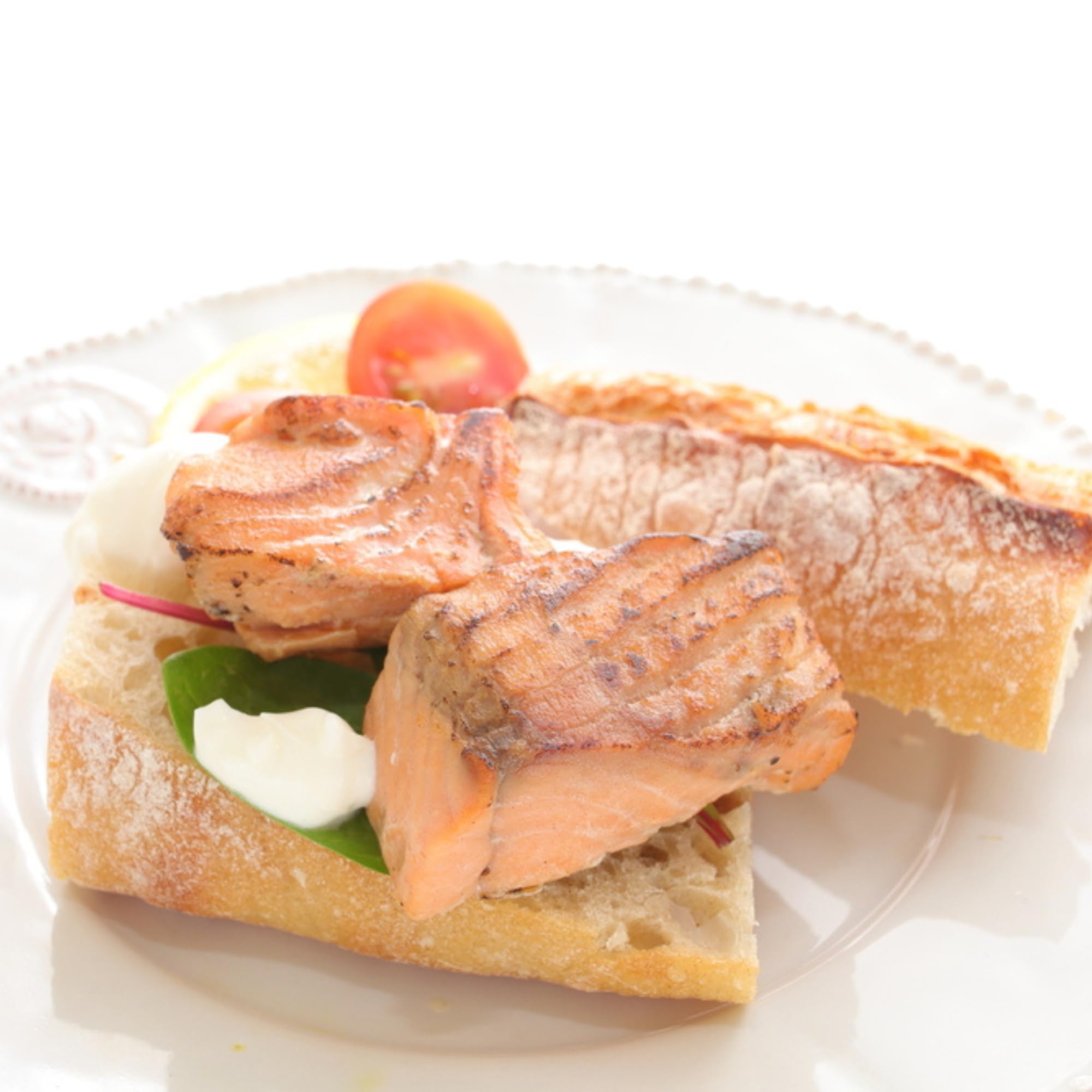 Sanniti etiqueta de ingredientes clara, muestra agua, sal y salmón