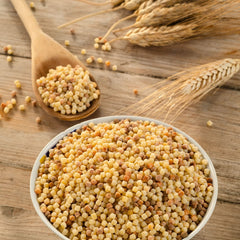 Sanniti fregola en olla cocinándose, absorbe caldo y desarrolla sabor