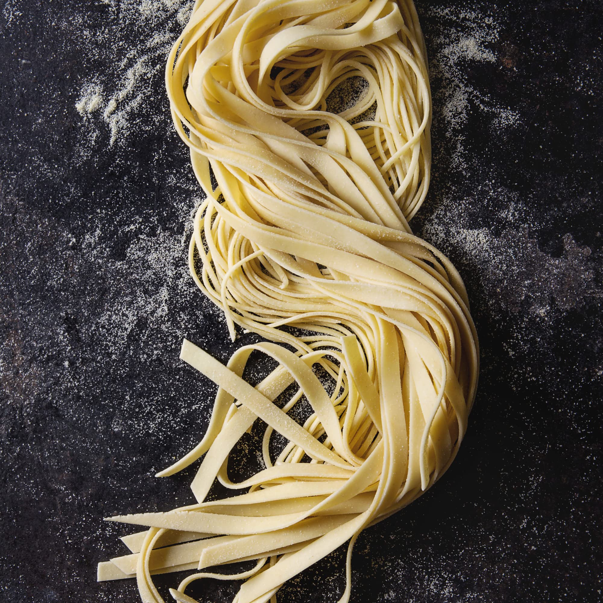 Sanniti tagliatelle cocinada en plato con salsa, aspecto apetitoso y buena absorción