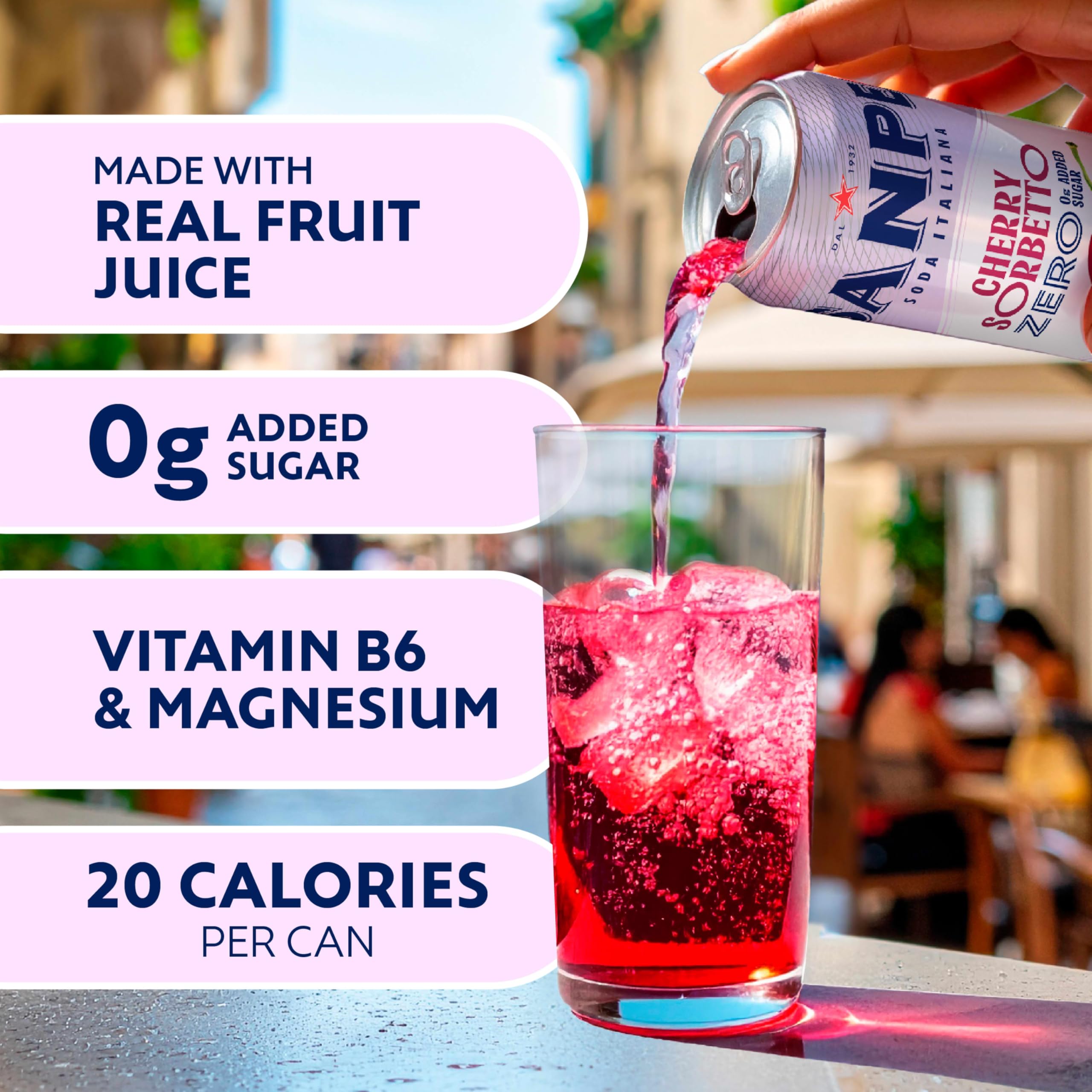 Sanpellegrino bebida servida en vaso con hielo para refrescar reuniones