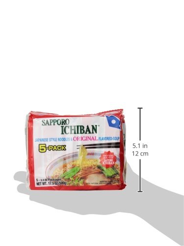 Sapporo Ichiban comparación de tamaño con una mano para visualizar porción