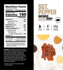 Savage Jerky Co. jerky en mano demuestra tamaño de porción y conveniencia