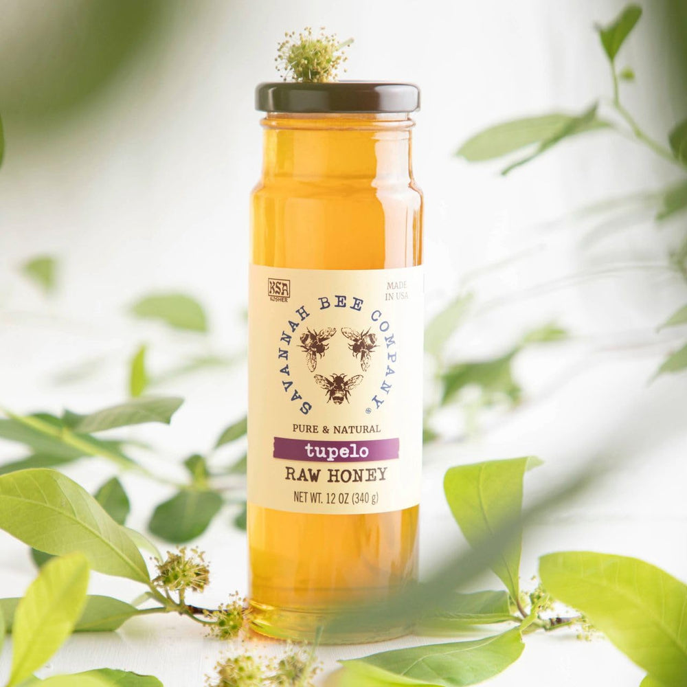 Savannah Bee Company frasco sobre orilla de río, origen en cuencas fluviales