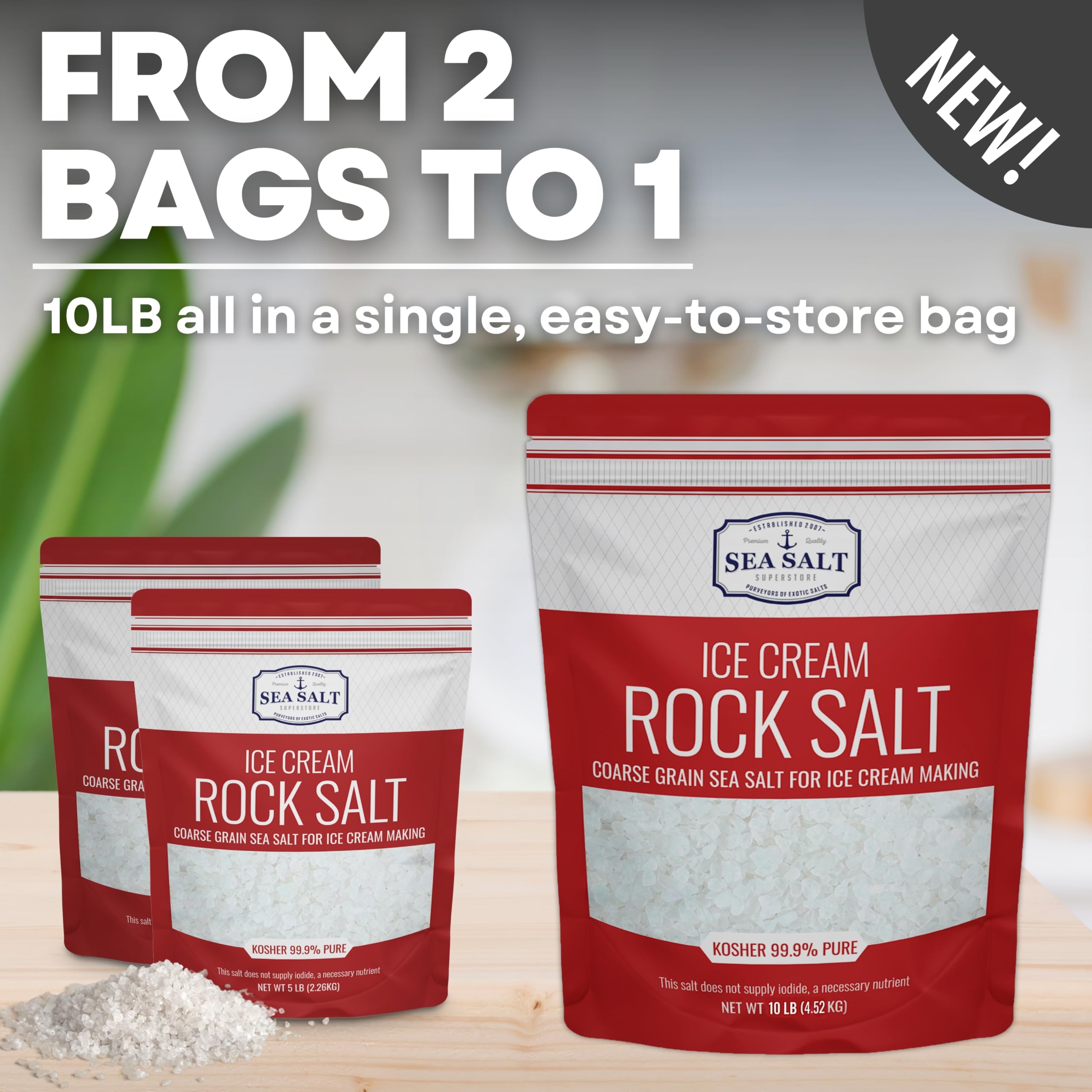 Sea Salt Superstore mano sosteniendo sal para comparar tamaño y grano